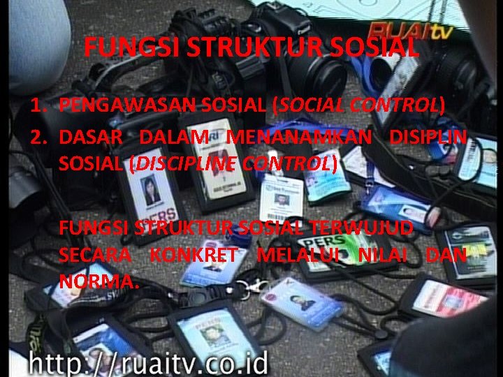 FUNGSI STRUKTUR SOSIAL 1. PENGAWASAN SOSIAL (SOCIAL CONTROL) 2. DASAR DALAM MENANAMKAN DISIPLIN SOSIAL