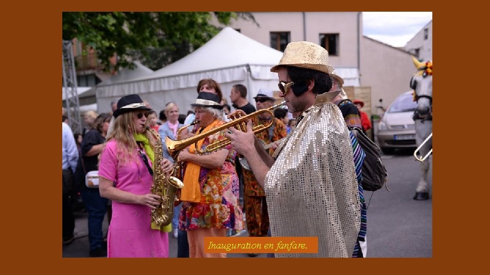 Inauguration en fanfare. 