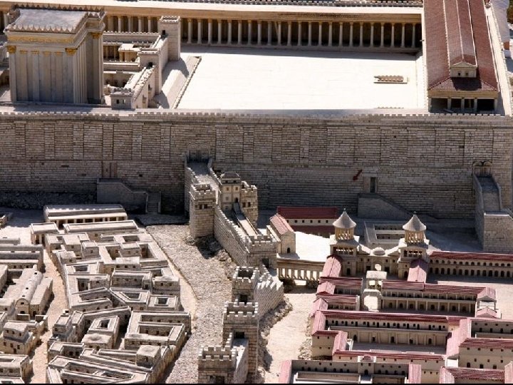 En la parte más baja (primero plano) vemos la cuesta este de la colina