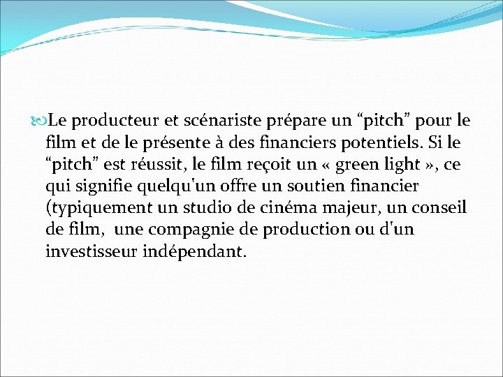 Le producteur et scénariste prépare un “pitch” pour le film et de le Le producteur et scénariste prépare un “pitch” pour le film et de le