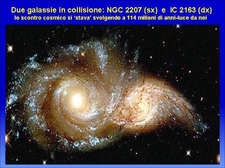 Due galassie in collisione: NGC 2207 (sx) e IC 2163 (dx) lo scontro cosmico
