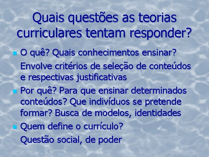 Quais questões as teorias curriculares tentam responder? n n n O quê? Quais conhecimentos