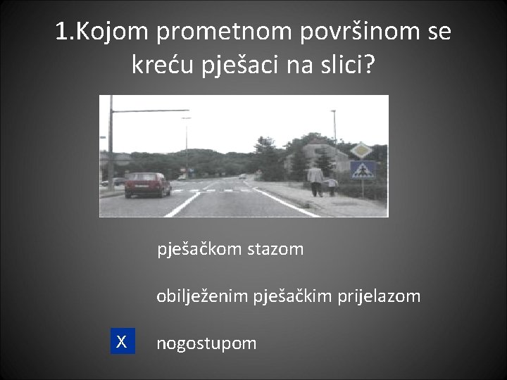 1. Kojom prometnom površinom se kreću pješaci na slici? pješačkom stazom obilježenim pješačkim prijelazom