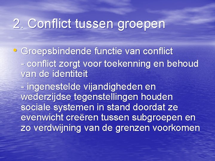 2. Conflict tussen groepen • Groepsbindende functie van conflict - conflict zorgt voor toekenning