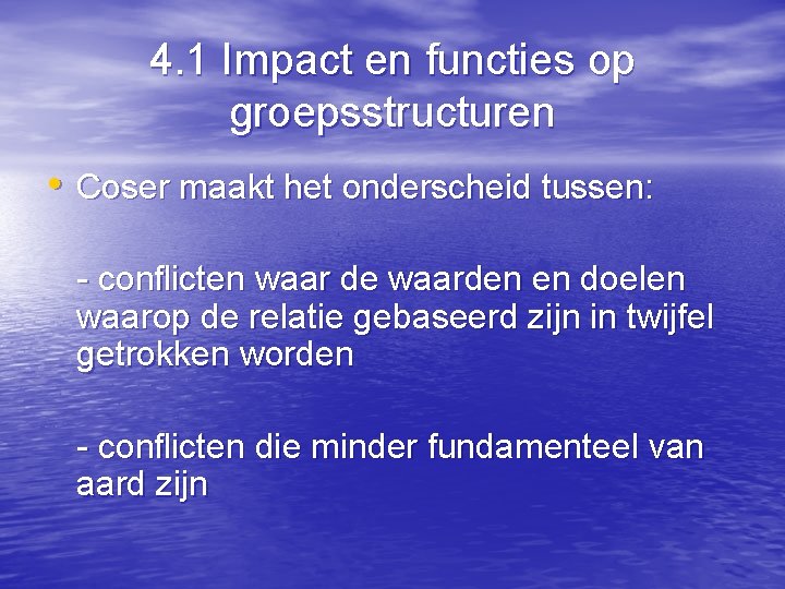 4. 1 Impact en functies op groepsstructuren • Coser maakt het onderscheid tussen: -