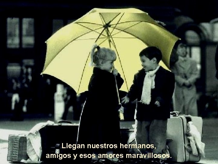 Llegan nuestros hermanos, amigos y esos amores maravillosos. Llegan nuestros hermanos, amigos y esos amores maravillosos.