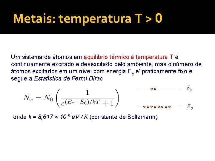 Metais: temperatura T > 0 Um sistema de átomos em equilíbrio térmico à temperatura