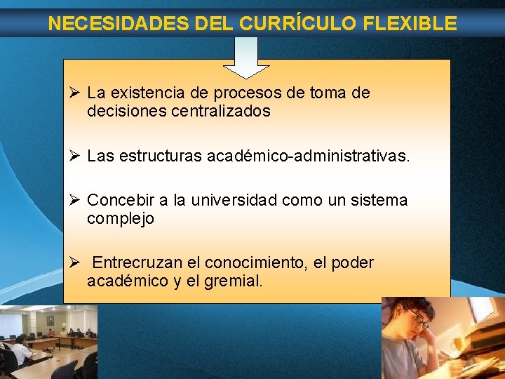 NECESIDADES DEL CURRÍCULO FLEXIBLE Ø La existencia de procesos de toma de decisiones centralizados NECESIDADES DEL CURRÍCULO FLEXIBLE Ø La existencia de procesos de toma de decisiones centralizados