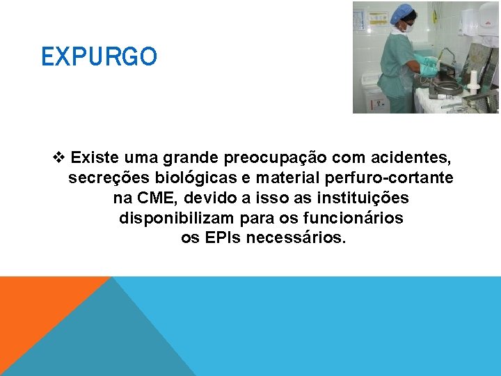 EXPURGO v Existe uma grande preocupação com acidentes, secreções biológicas e material perfuro-cortante na