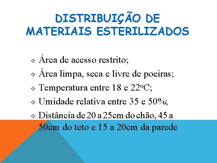 DISTRIBUIÇÃO DE MATERIAIS ESTERILIZADOS Área de acesso restrito; v Área limpa, seca e livre