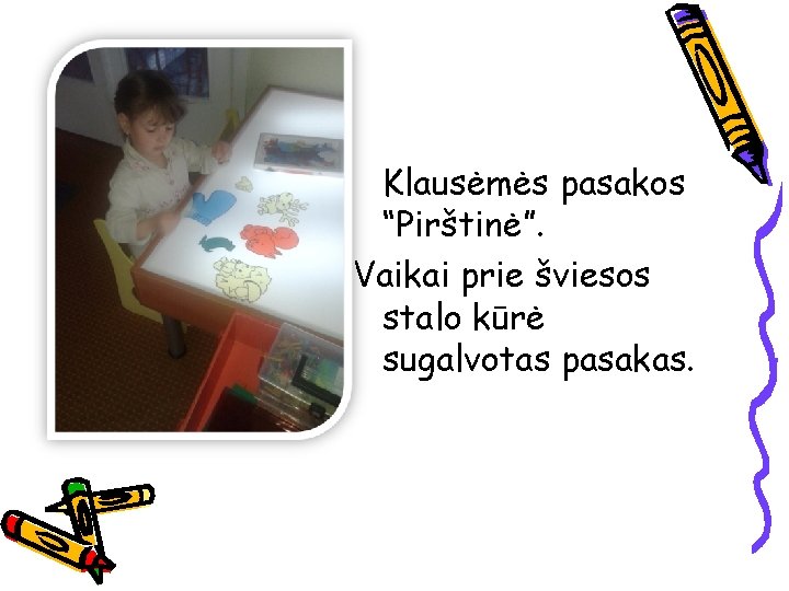 Klausėmės pasakos “Pirštinė”. Vaikai prie šviesos stalo kūrė sugalvotas pasakas. 