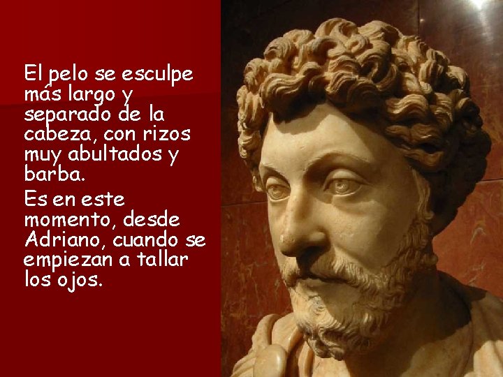 El pelo se esculpe más largo y separado de la cabeza, con rizos muy