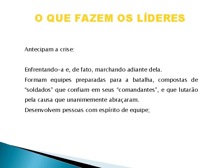 O QUE FAZEM OS LÍDERES Antecipam a crise: Enfrentando-a e, de fato, marchando adiante