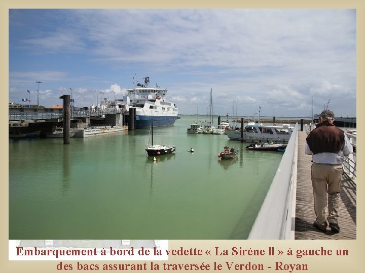 Embarquement à bord de la vedette « La Sirène ll » à gauche un Embarquement à bord de la vedette « La Sirène ll » à gauche un
