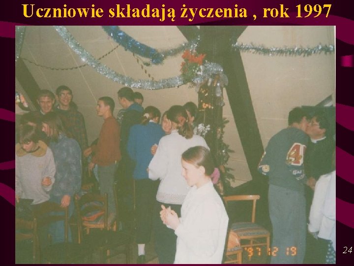 Uczniowie składają życzenia , rok 1997 24 Uczniowie składają życzenia , rok 1997 24