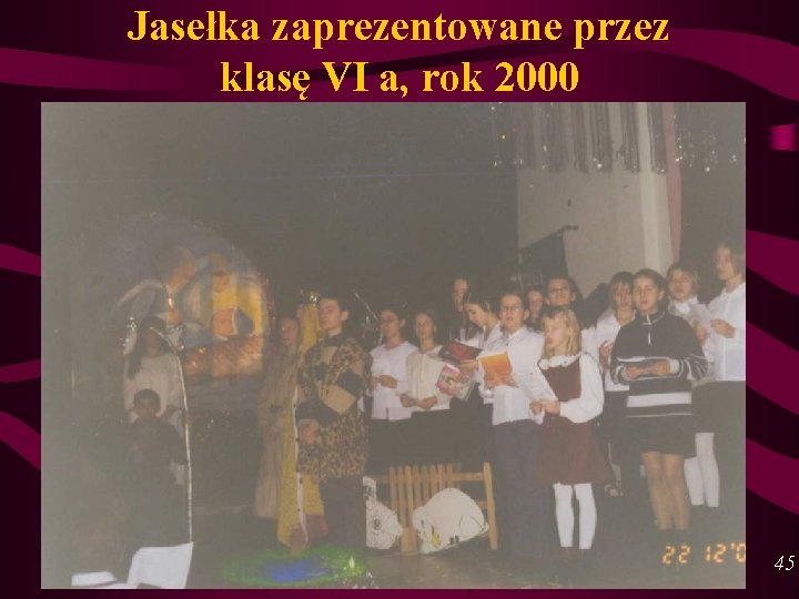 Jasełka zaprezentowane przez klasę VI a, rok 2000 45 