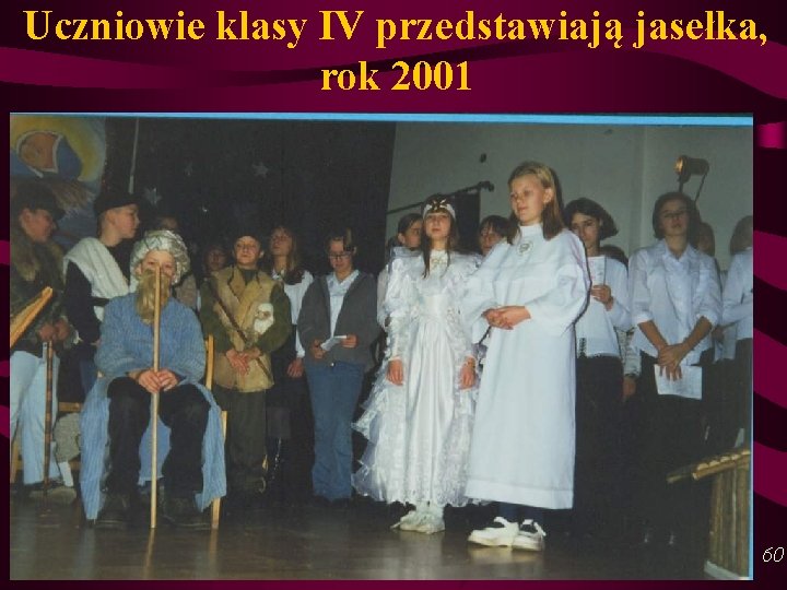 Uczniowie klasy IV przedstawiają jasełka, rok 2001 60 