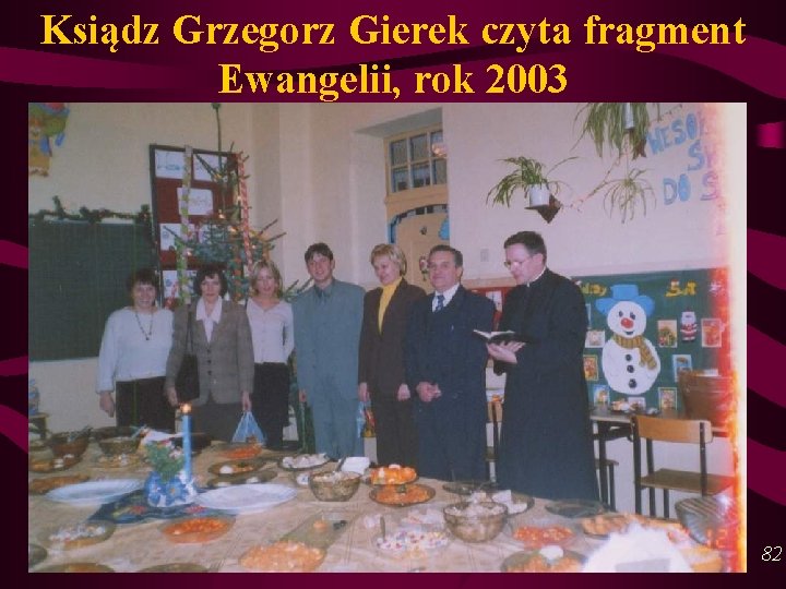 Ksiądz Grzegorz Gierek czyta fragment Ewangelii, rok 2003 82 
