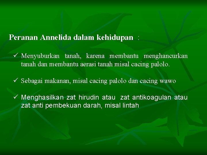 Peranan Annelida dalam kehidupan : ü Menyuburkan tanah, karena membantu menghancurkan tanah dan membantu