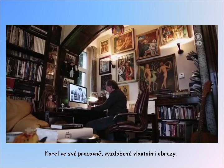 Karel ve své pracovně, vyzdobené vlastními obrazy. 