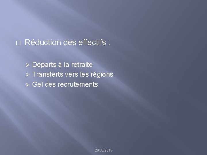 � Réduction des effectifs : Départs à la retraite Ø Transferts vers les régions