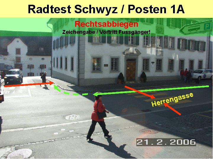 Radtest Schwyz / Posten 1 A Rechtsabbiegen Zeichengabe / Vortritt Fussgänger! se s a Radtest Schwyz / Posten 1 A Rechtsabbiegen Zeichengabe / Vortritt Fussgänger! se s a