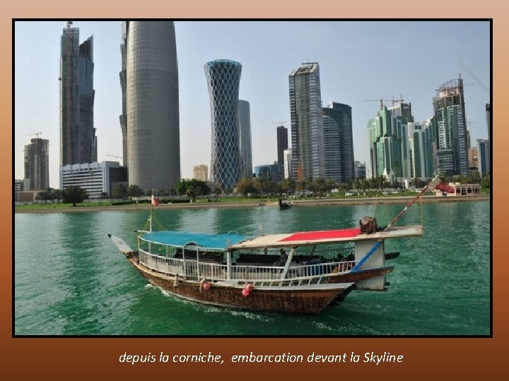 depuis la corniche, embarcation devant la Skyline 