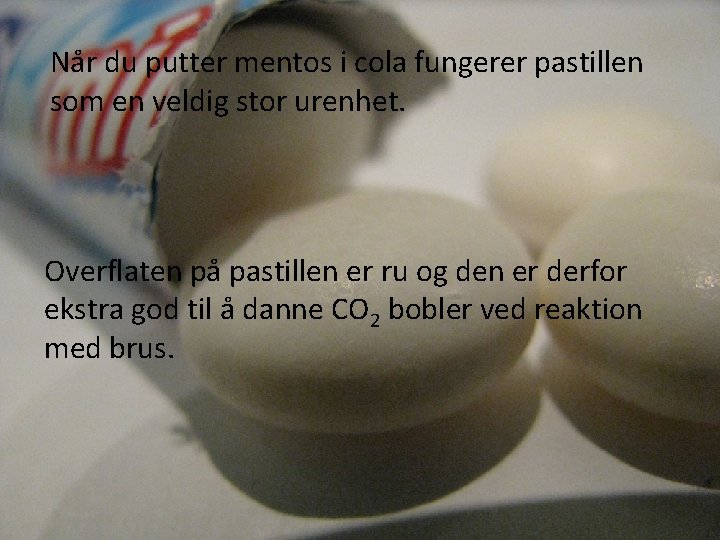 Når du putter mentos i cola fungerer pastillen som en veldig stor urenhet. Overflaten