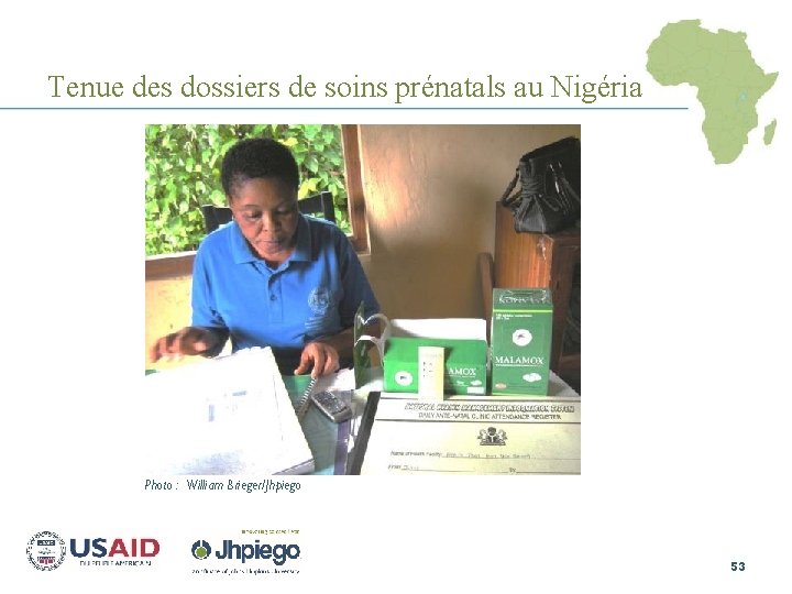 Tenue des dossiers de soins prénatals au Nigéria Photo : William Brieger/Jhpiego 53 