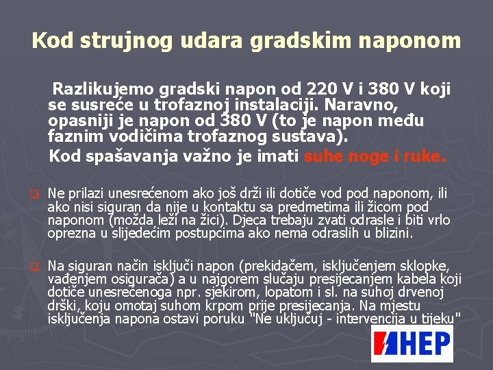 Kod strujnog udara gradskim naponom Razlikujemo gradski napon od 220 V i 380 V