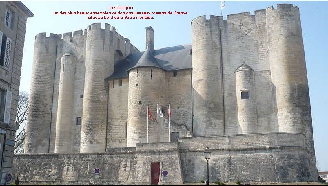 Le donjon un des plus beaux ensembles de donjons jumeaux romans de France, situé