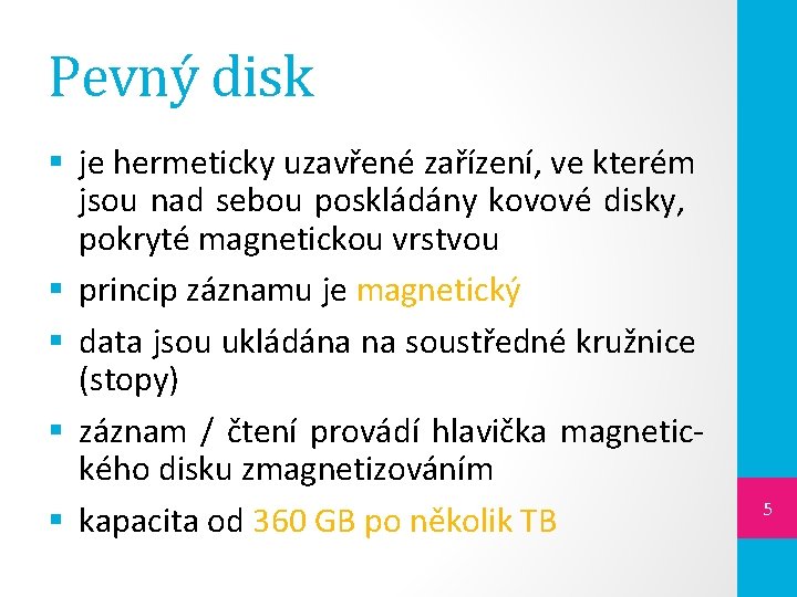 Pevný disk § je hermeticky uzavřené zařízení, ve kterém jsou nad sebou poskládány kovové