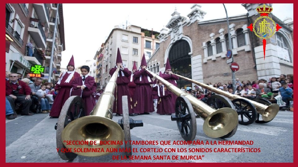 “SECCIÓN DE BOCINAS Y TAMBORES QUE ACOMPAÑA A LA HERMANDAD Y QUE SOLEMNIZA AÚN