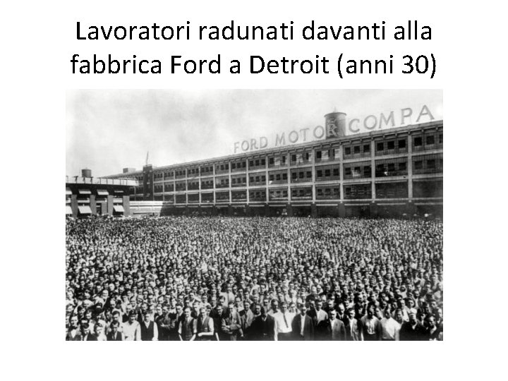 Lavoratori radunati davanti alla fabbrica Ford a Detroit (anni 30) 