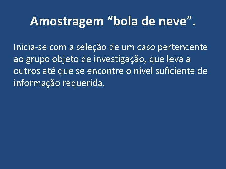 Amostragem “bola de neve”. Inicia-se com a seleção de um caso pertencente ao grupo