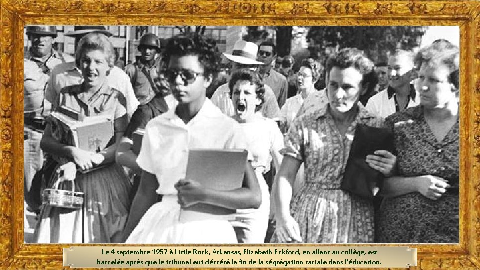 Le 4 septembre 1957 à Little Rock, Arkansas, Elizabeth Eckford, en allant au collège,