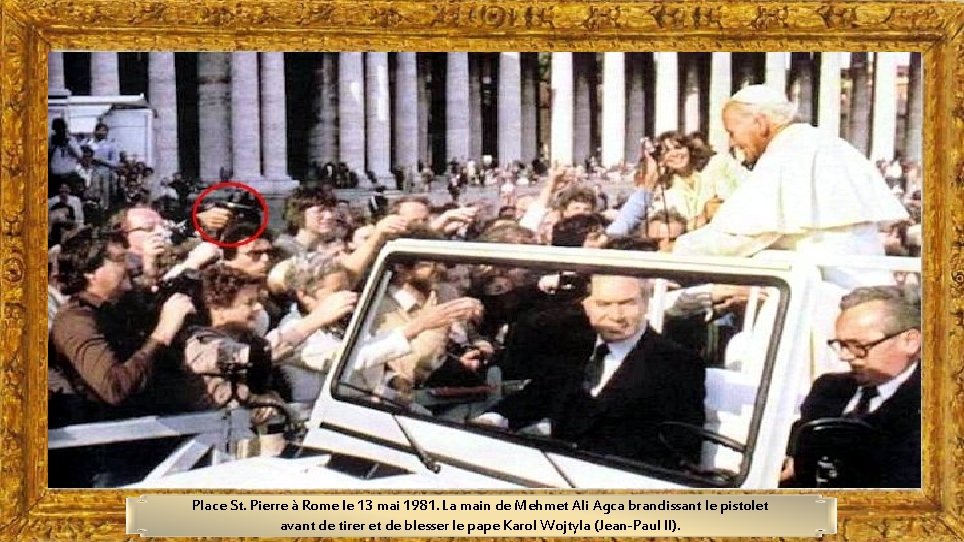 Place St. Pierre à Rome le 13 mai 1981. La main de Mehmet Ali