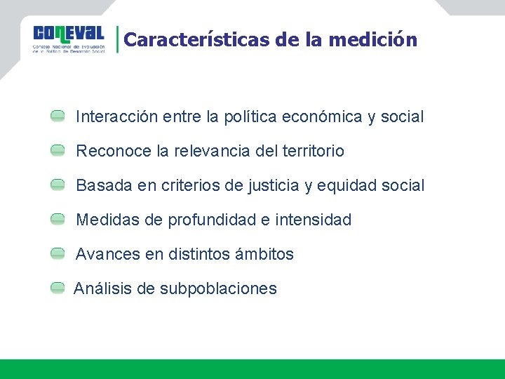 Características de la medición Interacción entre la política económica y social Reconoce la relevancia