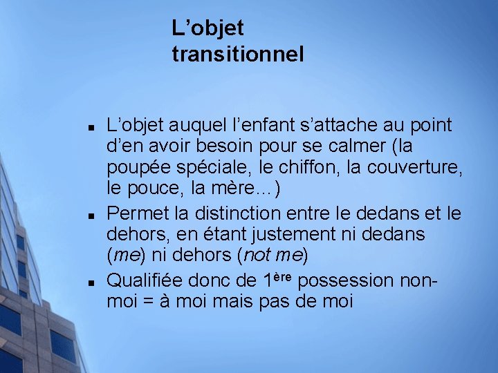 L’objet transitionnel n n n L’objet auquel l’enfant s’attache au point d’en avoir besoin