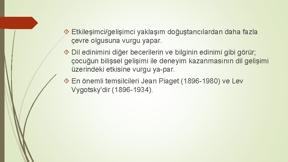 Etkileşimci/gelişimci yaklaşım doğuştancılardan daha fazla çevre olgusuna vurgu yapar. Dil edinimini diğer becerilerin Etkileşimci/gelişimci yaklaşım doğuştancılardan daha fazla çevre olgusuna vurgu yapar. Dil edinimini diğer becerilerin