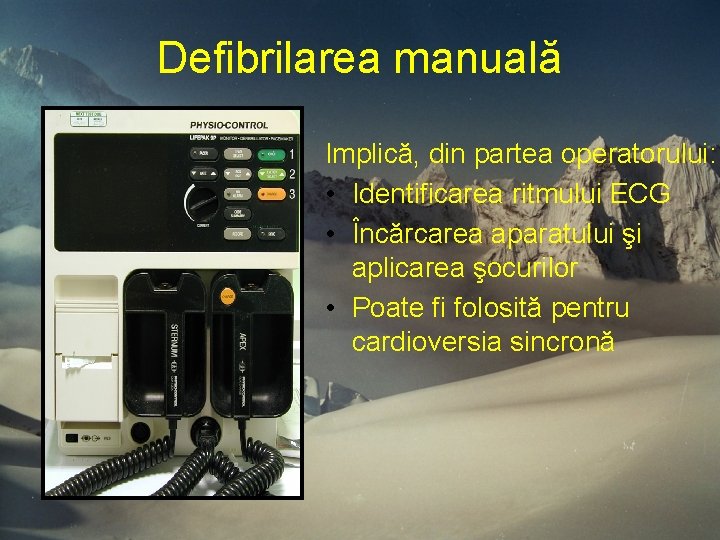 Defibrilarea manuală Implică, din partea operatorului: • Identificarea ritmului ECG • Încărcarea aparatului şi Defibrilarea manuală Implică, din partea operatorului: • Identificarea ritmului ECG • Încărcarea aparatului şi