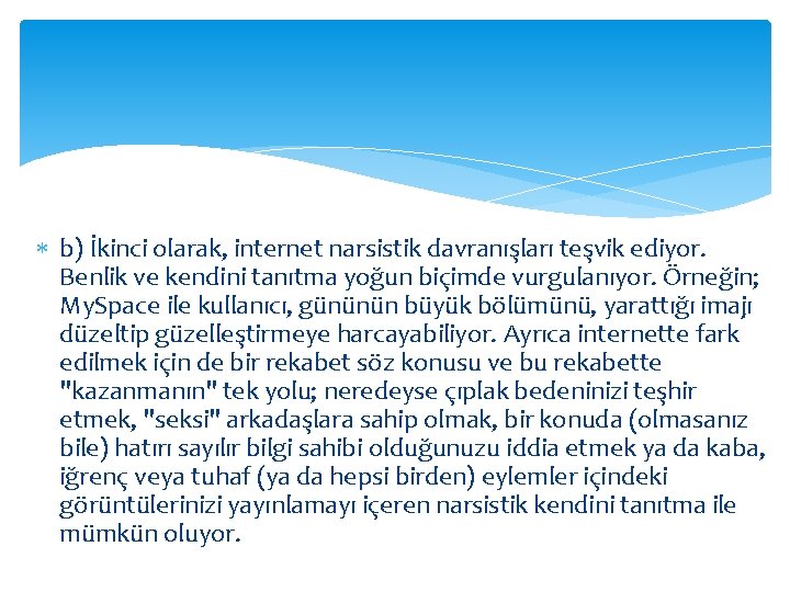  b) İkinci olarak, internet narsistik davranışları teşvik ediyor. Benlik ve kendini tanıtma yoğun