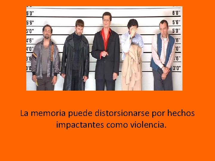 La memoria puede distorsionarse por hechos impactantes como violencia. 