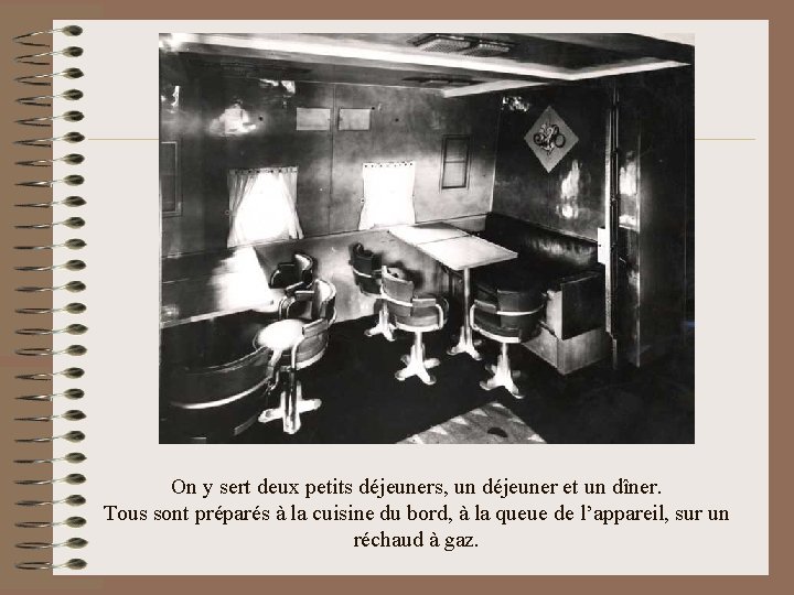 On y sert deux petits déjeuners, un déjeuner et un dîner. Tous sont préparés
