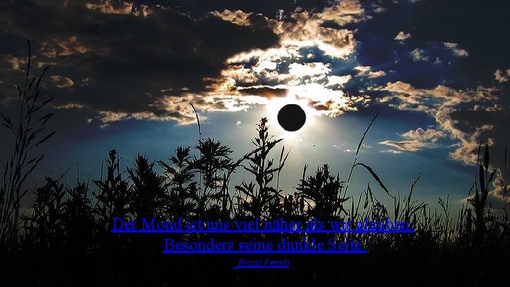 Der Mond ist uns viel näher als wir glauben. Besonders seine dunkle Seite. Ernst Der Mond ist uns viel näher als wir glauben. Besonders seine dunkle Seite. Ernst