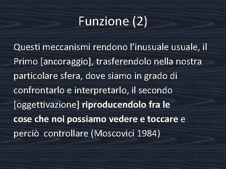 Funzione (2) Questi meccanismi rendono l’inusuale, il Primo [ancoraggio], trasferendolo nella nostra particolare sfera,