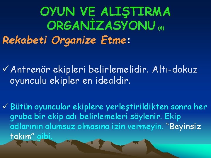 OYUN VE ALIŞTIRMA ORGANİZASYONU (6) Rekabeti Organize Etme: ü Antrenör ekipleri belirlemelidir. Altı-dokuz oyunculu OYUN VE ALIŞTIRMA ORGANİZASYONU (6) Rekabeti Organize Etme: ü Antrenör ekipleri belirlemelidir. Altı-dokuz oyunculu