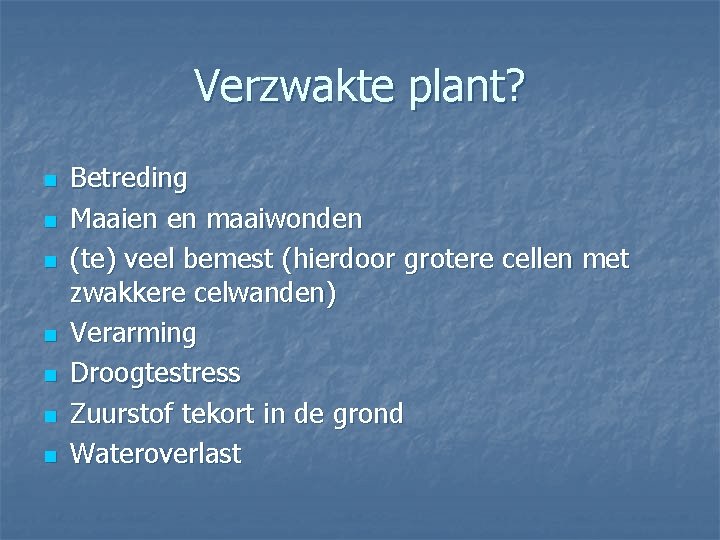 Verzwakte plant? n n n n Betreding Maaien en maaiwonden (te) veel bemest (hierdoor