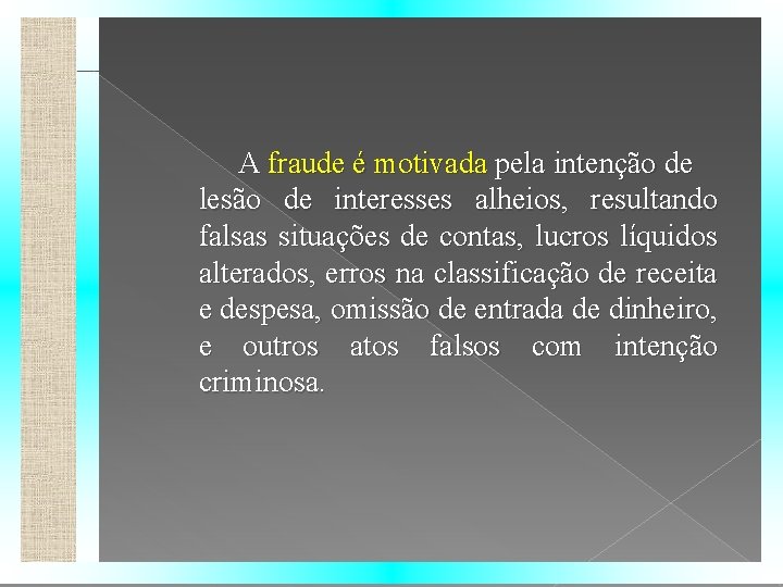 A fraude é motivada pela intenção de lesão de interesses alheios, resultando falsas situações