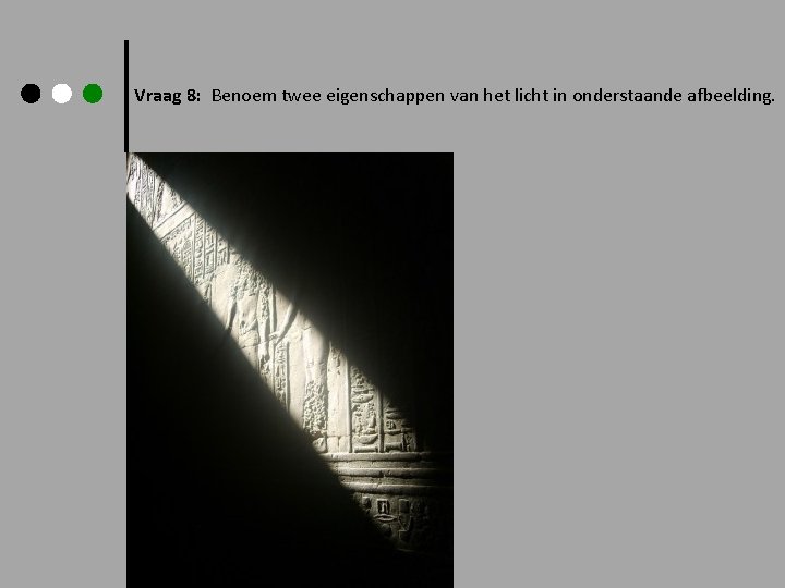 Vraag 8: Benoem twee eigenschappen van het licht in onderstaande afbeelding. 